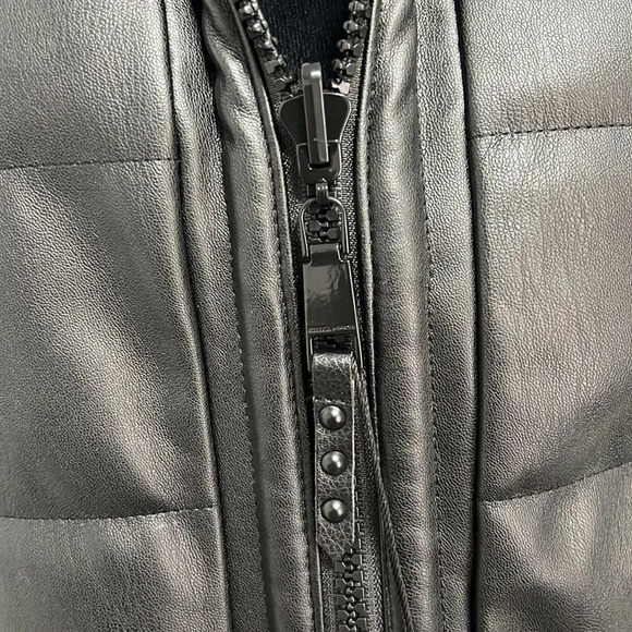 NWT WOMENS FAUX FUR FAUX LEATHER REVERSIBLE VEST size M - Picture 3 of 10